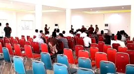 Suasana Gedung Islamic Center Sumenep saat pemeriksaan 50 kades dan 50 fasilitator program BSPS. (ISTIMEWA)