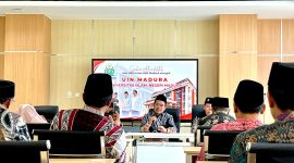 Rektor UIN Madura, Dr. H. Saiful Hadi, M.Pd., memberikan sambutan untuk kali pertama sejak kampus berubah status dari IAIN Madura menjadi UIN Madura.