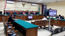 Zamachsary, terdakwa kasus dugaan proyek fiktif menjalani sidang tuntutan di Pengadilan Negeri Tipikor, Surabaya. (ISTIMEWA)