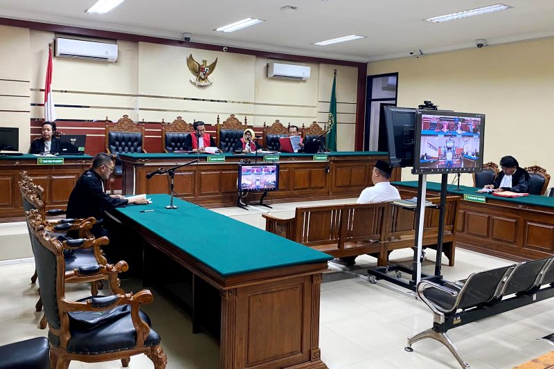 Zamachsary, terdakwa kasus dugaan proyek fiktif menjalani sidang tuntutan di Pengadilan Negeri Tipikor, Surabaya. (ISTIMEWA)