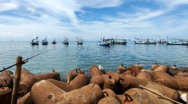 Sejumlah perahu nelayan berada di perairan pantura Pamekasan. (DOK. KLIKMADURA)