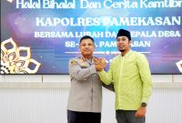 Kapolres Pamekasan AKBP Hendra Eko Triyulianto bersama Ketua Persatuan Kepala Desa (Perkasa) Pamekasan Farid Afandi. (DOK. KLIKMADURA)