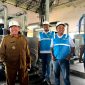 Wakil Bupati Sumenep Imam Hasyim bersama Manager Fahmi Fahresi saat peresmian operasional 12 jam PLN Pulai Gili Raja.