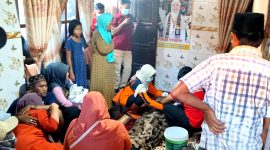 MUSIBAH: Suasana duka di kediaman Fahral, nelayan Desa Kaduara Barat, Kecamatan Larangan yang ditemukan dalam kondisi tak bernyawa. (FRPB PAMEKASAN FOR KLIKMADURA)