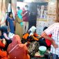 MUSIBAH: Suasana duka di kediaman Fahral, nelayan Desa Kaduara Barat, Kecamatan Larangan yang ditemukan dalam kondisi tak bernyawa. (FRPB PAMEKASAN FOR KLIKMADURA)