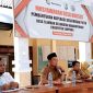 Kepala Desa Tlambah, Kecamatan Karang Penang, Moh. Cholil memimpin musdesus pembentukan Kopdes Merah Putih. (ISTIMEWA)