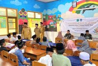 PENDIDIKAN KARAKTER: Kepala Disdikbud Pamekasan Moh. Alwi memonitoring kegiatan UKA di SDN Pakong 1 Pamekasan. (IMAM UNTUK KLIKMADURA)