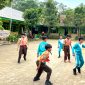 CERIA: Siswa SDN Bandungan 2 Pamekasan sedang bermain di halaman sekolah. (DOK. KLIKMADURA)