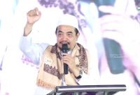 Pimpinan dan Pengasuh Ponpes Al-Amien Prenduan Dr. KH. Ahmad Fauzi Tidjani saat menyampaikan sambutan.