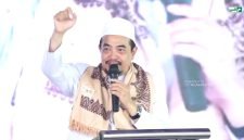 Pimpinan dan Pengasuh Ponpes Al-Amien Prenduan Dr. KH. Ahmad Fauzi Tidjani saat menyampaikan sambutan.