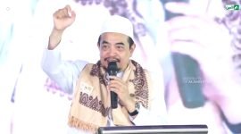 Pimpinan dan Pengasuh Ponpes Al-Amien Prenduan Dr. KH. Ahmad Fauzi Tidjani saat menyampaikan sambutan.