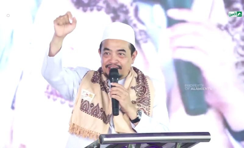 Pimpinan dan Pengasuh Ponpes Al-Amien Prenduan Dr. KH. Ahmad Fauzi Tidjani saat menyampaikan sambutan.