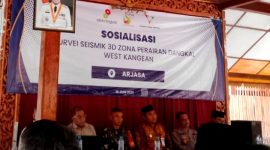 Suasana sosialisasi rencana survei seismik migas di Kecamatan Arjasa, Pulau Kangean, Sumenep. (MIHOSEN UNTUK KLIKMADURA)