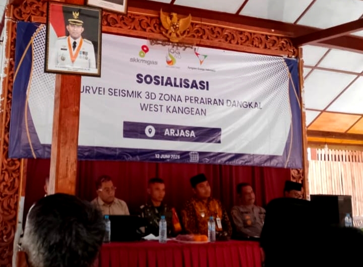 Suasana sosialisasi rencana survei seismik migas di Kecamatan Arjasa, Pulau Kangean, Sumenep. (MIHOSEN UNTUK KLIKMADURA)