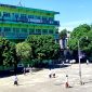 RAMAI: Santri Mambaul Ulum Bata-Bata, Pamekasan berada di lapangan sekolah beberapa waktu lalu. (LAILIYATUN NURIYAH / KLIKMADURA).