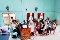 ANTRE: Sejumlah siswa berada di SMAN 2 Pamekasan untuk mengambil PIN SPMB tahun 2025. (SMAN 2 PAMEKASAN UNTUK KLIK MADURA).