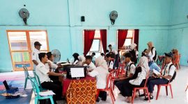 ANTRE: Sejumlah siswa berada di SMAN 2 Pamekasan untuk mengambil PIN SPMB tahun 2025. (SMAN 2 PAMEKASAN UNTUK KLIK MADURA).