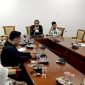 Federasi Panjat Tebing Indonesia (FPTI) Kabupaten Sampang saat audiensi dengan Dispora Sampang. (IBNU ANSORI / KLIKMADURA)