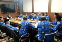 Seluruh koordinator bidang pendidikan berkumpul di Dinas Pendidikan Sampang membahas kabar dugaan pungli sertifikasi guru. (FOTO: ISTIMEWA)