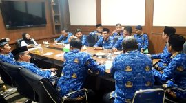 Seluruh koordinator bidang pendidikan berkumpul di Dinas Pendidikan Sampang membahas kabar dugaan pungli sertifikasi guru. (FOTO: ISTIMEWA)