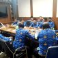 Seluruh koordinator bidang pendidikan berkumpul di Dinas Pendidikan Sampang membahas kabar dugaan pungli sertifikasi guru. (FOTO: ISTIMEWA)