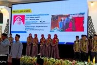 Puluhan siswa-siswi SDT2Q Insan Permata Sumenep saat mengikuti kegiatan wisuda di Aula Uniba Madura. (ISTIMEWA)