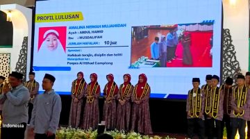 Puluhan siswa-siswi SDT2Q Insan Permata Sumenep saat mengikuti kegiatan wisuda di Aula Uniba Madura. (ISTIMEWA)