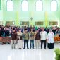Dekan, dosen, mahasiswa dan para pelajar peserta TECHNOfest 2025 foto bersama di aula UIM. (MOH. IQBALUL KHAVEI MZ / KLIKMADURA)