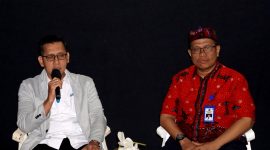 Kepala BPJS Kesehatan Cabang Pamekasan, Nuzuludin Hasan bersama dr. Andy Eka Bachtiar, Kabid Medik dan Keperawatan RSD Mohammad Noer Provinsi Jawa Timur saat kegiatan media gathering di KCM. (MOH. IQBALUL KHAVEI MZ / KLIKMADURA)