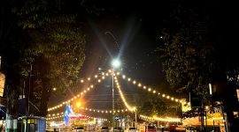 Suasana indah Arek Lancor Pamekasan di malam hari usai dipasangi lampu. (MOH. IQBALUL KHAVEI MZ / KLIKMADURA)