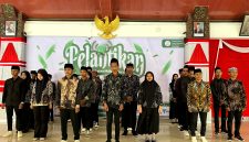 Pengurus IMADU saat dilantik di Pendopo Trunojoyo, Sampang. (IBNU ANSORI / KLIKMADURA)