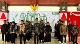 Pengurus IMADU saat dilantik di Pendopo Trunojoyo, Sampang. (IBNU ANSORI / KLIKMADURA)