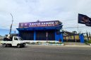 Pengendara melintas di depan Kantor NasDem Korda Madura Raya di Jalan Lingkar Barat, Desa Babbalan, Kecamatan Batuan, Sumenep, Jawa Timur. (DOK. KLIKMADURA)