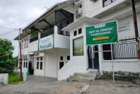SEPI: Halaman SDIT Al-Uswah di Kelurahan Lawangan Daya, Kecamatan Pademawu, Pamekasan terlihat sepi. (LAILATUL NURIYAH / KLIKMADURA)