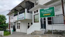 SEPI: Halaman SDIT Al-Uswah di Kelurahan Lawangan Daya, Kecamatan Pademawu, Pamekasan terlihat sepi. (LAILATUL NURIYAH / KLIKMADURA)