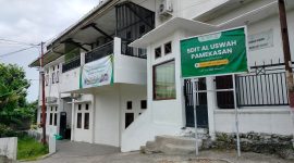 SEPI: Halaman SDIT Al-Uswah di Kelurahan Lawangan Daya, Kecamatan Pademawu, Pamekasan terlihat sepi. (LAILATUL NURIYAH / KLIKMADURA)