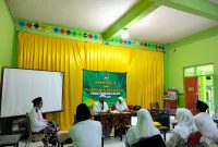KHIDMAT: Ketua Yayasan Al-Faqih Muhammad Bilfaqih, S.Sos menghadiri raker dan pelantikan Kepsek di LPI Abfa Pamekasan. (LAILIYATUN NURIYAH/KLIK MADURA).