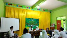 KHIDMAT: Ketua Yayasan Al-Faqih Muhammad Bilfaqih, S.Sos menghadiri raker dan pelantikan Kepsek di LPI Abfa Pamekasan. (LAILIYATUN NURIYAH/KLIK MADURA).