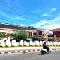 Pengendara melintas di depan Rumah Sakit Umum Daerah (RSUD) Dr. H. Mohammad Anwar Sumenep. (DOK. KLIKMADURA)