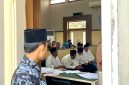 Lima terdakwa kasus dugaan sabotase Pilkades PAW Desa Gugul, Kecamatan Tlanakan saat mengikuti sidang tuntutan di PN Pamekasan. (MOH. IQBALUL KHAVEI MZ / KLIKMADURA)