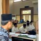 Lima terdakwa kasus dugaan sabotase Pilkades PAW Desa Gugul, Kecamatan Tlanakan saat mengikuti sidang tuntutan di PN Pamekasan. (MOH. IQBALUL KHAVEI MZ / KLIKMADURA)
