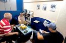 Wali murid SDIT Al-Uswah Pamekasan saat menceritakan berbagai persoalan di Kantor Redaksi Klik Madura. (ISTIMEWA)