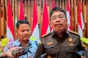 Asisten Tindak Pidana Khusus (Aspidsus) Kejati Jatim, Saiful Bahri Siregar, S.H., M.H saat memberikan keterangan pers kepada awak media. (ISTIMEWA)
