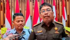 Asisten Tindak Pidana Khusus (Aspidsus) Kejati Jatim, Saiful Bahri Siregar, S.H., M.H saat memberikan keterangan pers kepada awak media. (ISTIMEWA)