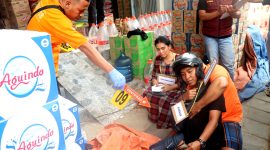 Suasana reka ulang kasus penganiayaan terhadap kurir JNT di Jalan Raya Teja Timur, Pamekasan. (DOK. KLIKMADURA) 
