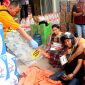Suasana reka ulang kasus penganiayaan terhadap kurir JNT di Jalan Raya Teja Timur, Pamekasan. (DOK. KLIKMADURA) 