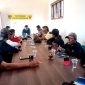 TAGIH KOMITMEN: Sejumlah Aktivis ARCI audiendi dengan Kasatreskrim Polres Pamekasan, AKP Doni Setiawan tekait kasus dugaan kejahatan lingkungan, Jumat (11/7/2025).