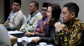 Bupati Pamekasa KH. Kholilurrahman, Wabup H. Sukriyanto dan Ketua DPRD Pamekasan Ali Masyukur saat audiensi dengan KPK di Gedung Merah Putih, Jakarta Pusat. (Sumber: kpk.go.id)
