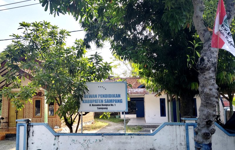 SEPI: Tidak ada aktivitas apapun di Kantor Dewan Pendidikan Kabupaten Sampang saat Klik Madura mengunjungi. (IBNU ANSORI / KLIKMADURA)