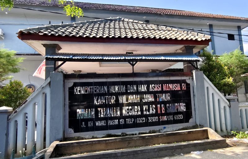 Tampak dari depan Lapas Kelas II-B Sampang. (IBNU ANSORI / KLIKMADURA)